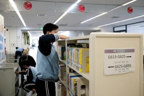 雷锋精神引领新风尚 海淀寄读学校志愿服务基地落成，家政服务亦助力社区